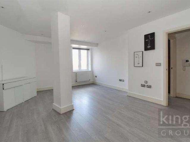 Flat for sale in Broxbourne, Hertfordshire