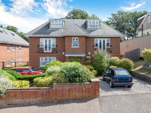 Flat for sale in Tattenham Corner, Red Hill