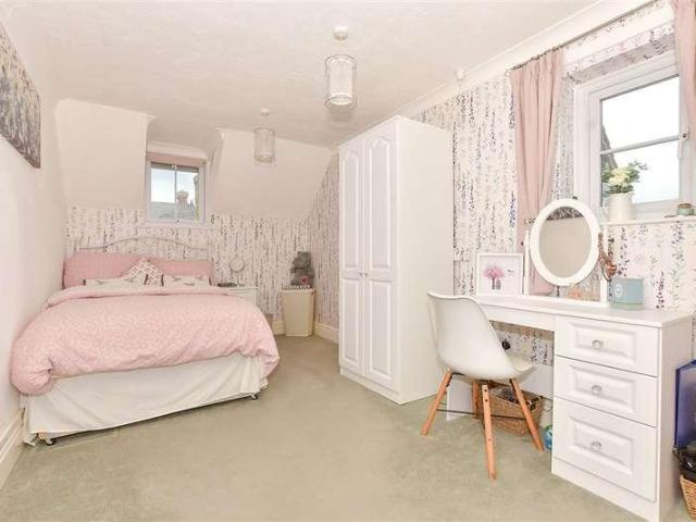 Flat for sale in Oad Street, Kent