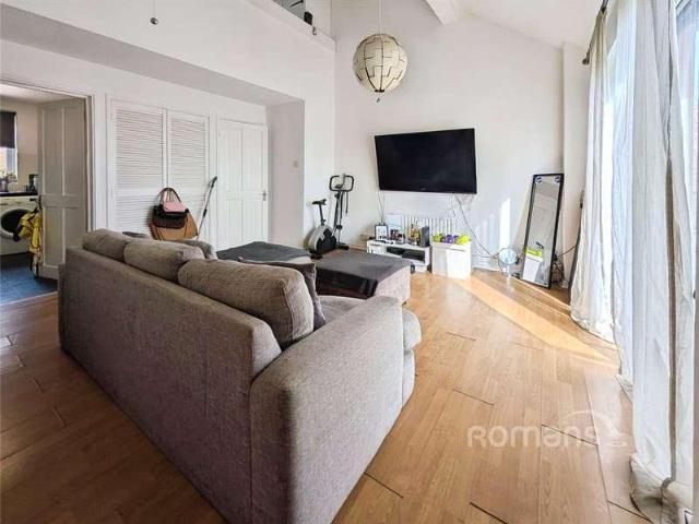 Flat for sale in Earley