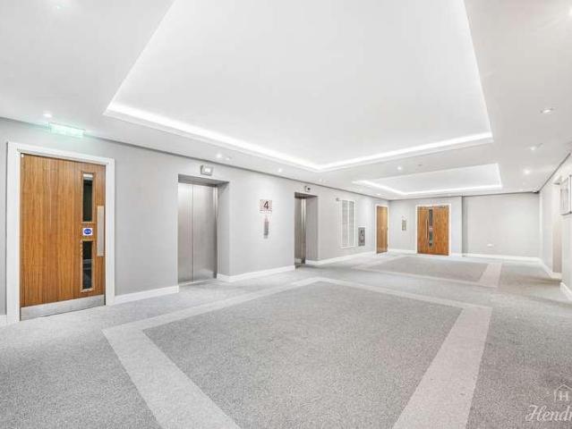 Flat for sale in Alton Barnes, Essex