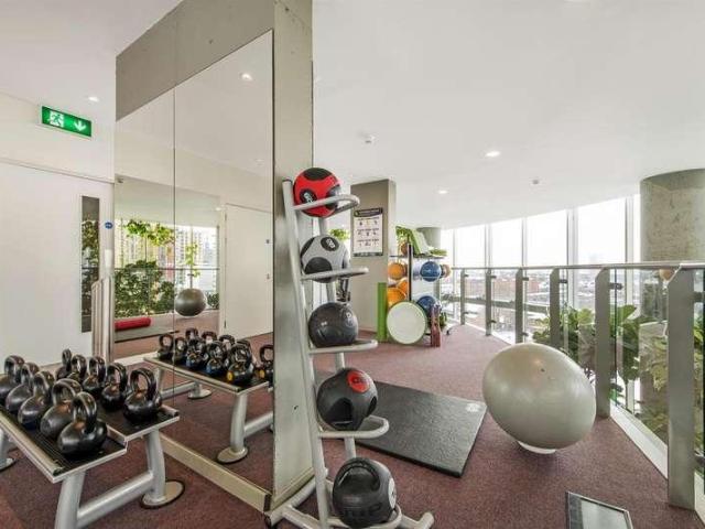 Flat for sale in Vauxhall, Greater London