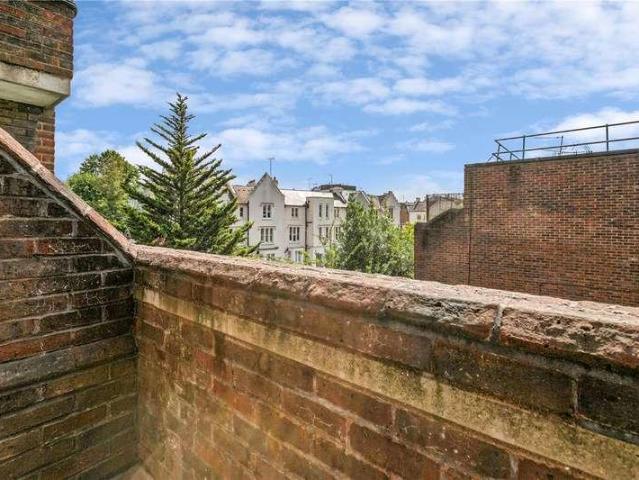 Flat for sale in Maida Hill, Greater London