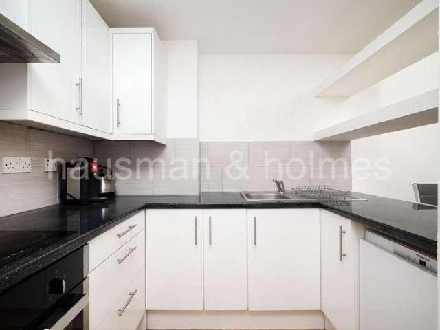 Flat for sale in Golders Green, Greater London