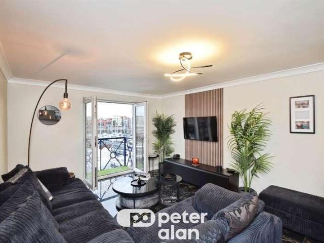 Flat for sale in SA1 Swansea Waterfront, Swansea