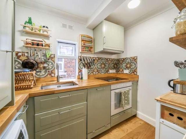 Flat for sale in The Slade, Oxfordshire