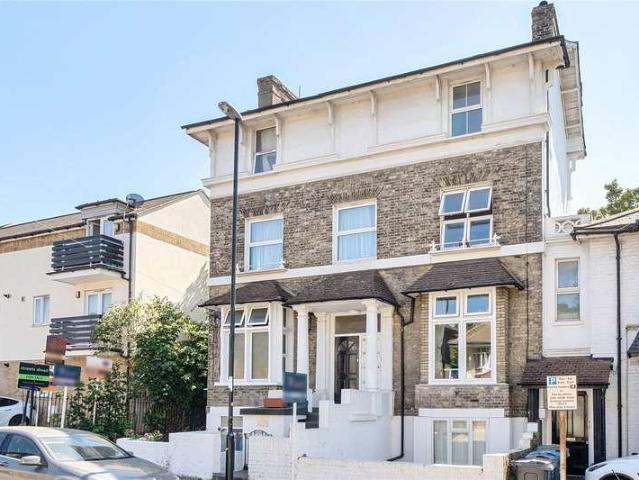 Flat for sale in London Borough of Croydon, Greater London