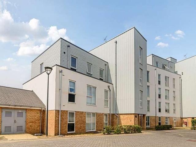 Flat for sale in Row Town, Surrey