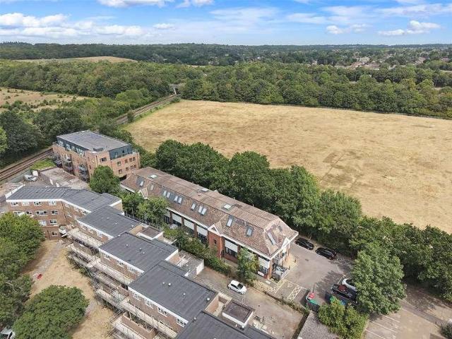 Flat for sale in Pachesham Park, Surrey
