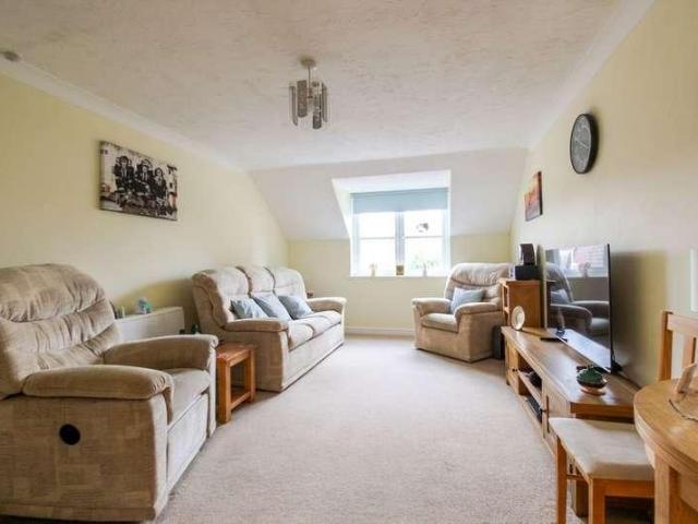 Flat for sale in Salisbury, Wiltshire