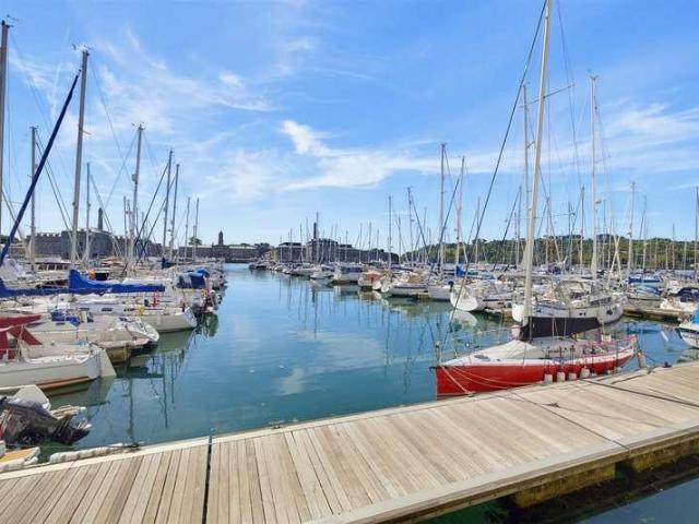 Flat for sale in Mount Wise