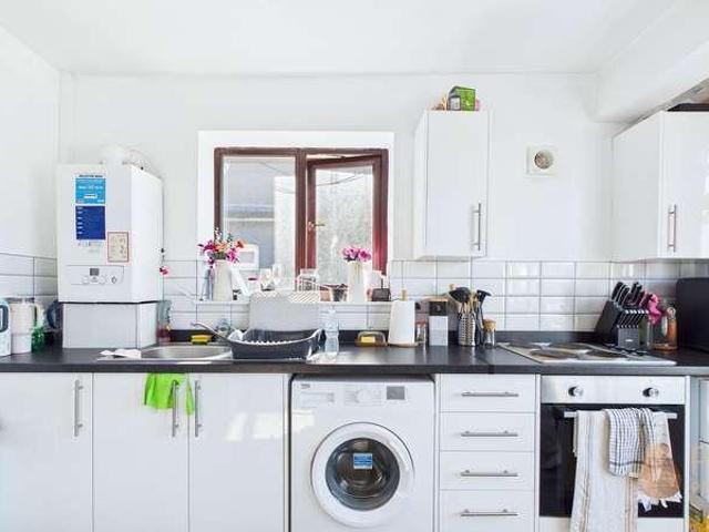 Flat for sale in Fishersgate, West Sussex