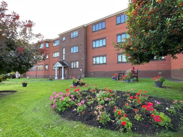 Flat for sale in Southport, Sefton