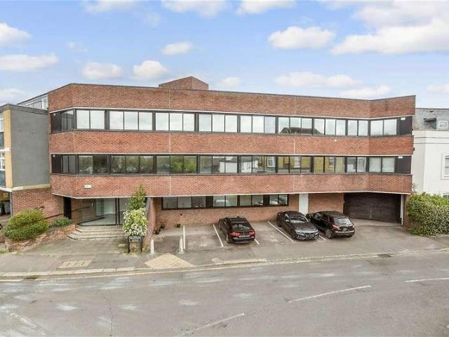 Flat for sale in Red Hill, Surrey