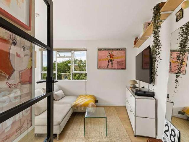 Flat for sale in Highbury, Greater London