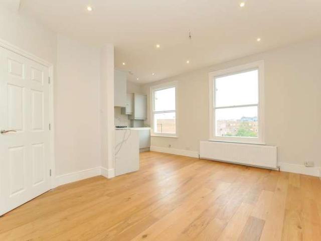 Flat for sale in West Hackney, Greater London