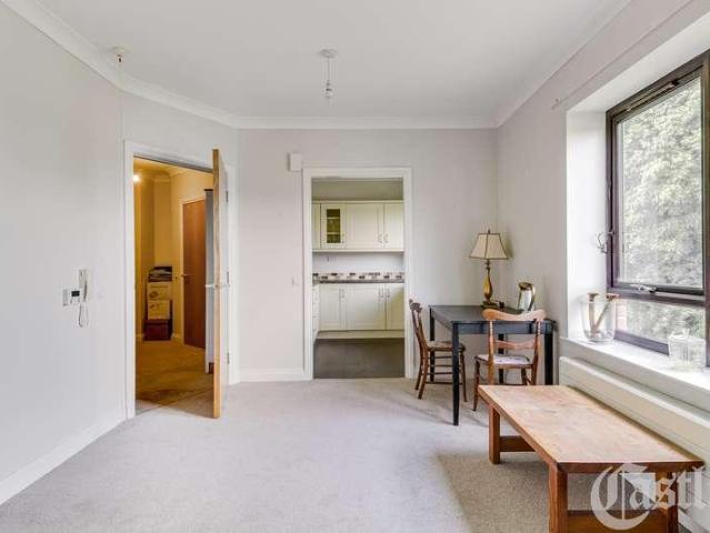 Flat for sale in Muswell Hill, Greater London