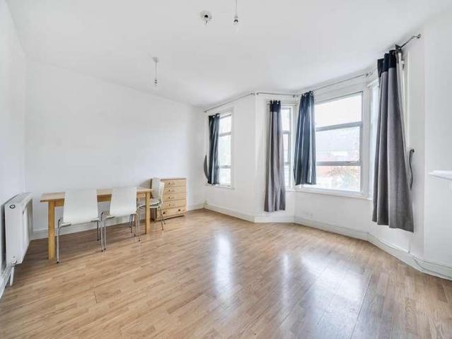Flat for sale in Brixton, Greater London
