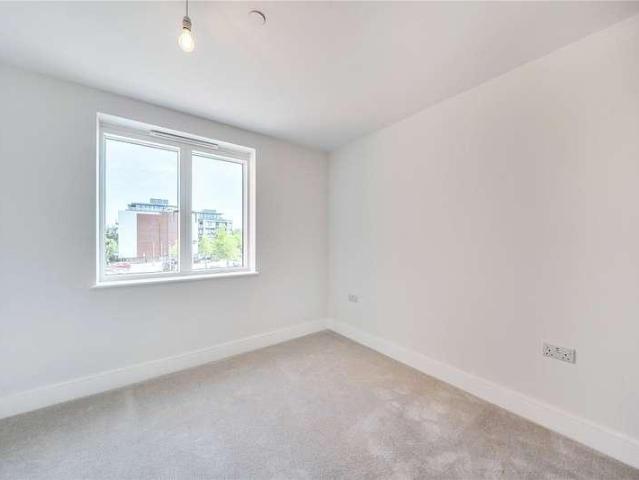 Flat for sale in Gerrards Cross, Denham
