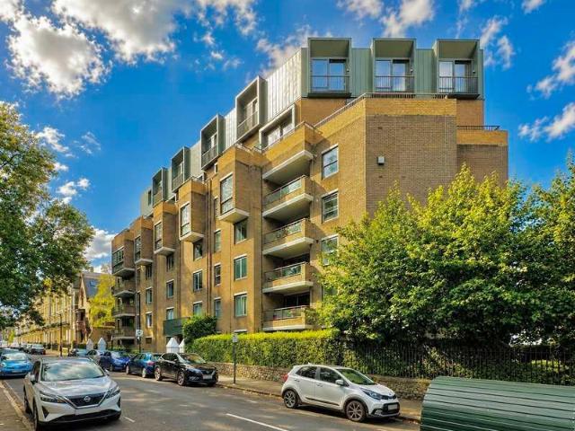Flat for sale in Somers Town, Greater London