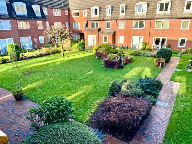 Flat for sale in Tricketts Cross, Ferndown