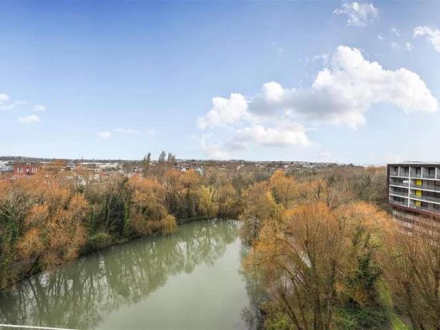 Flat for sale in Feckenham, City Of Bristol