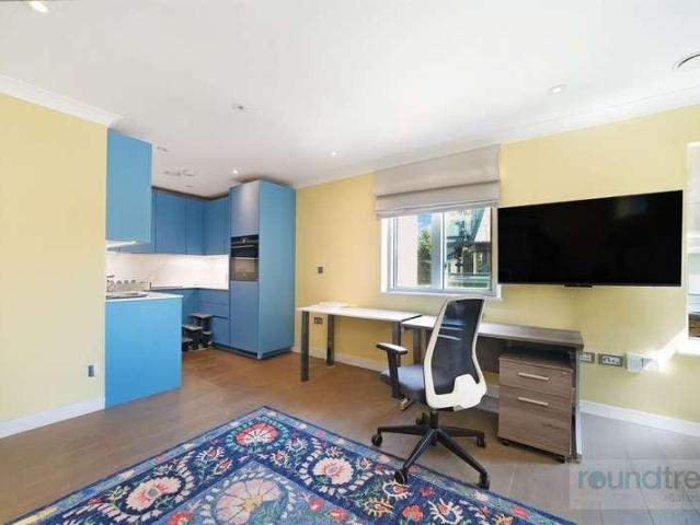 Flat for sale in Hendon, Greater London