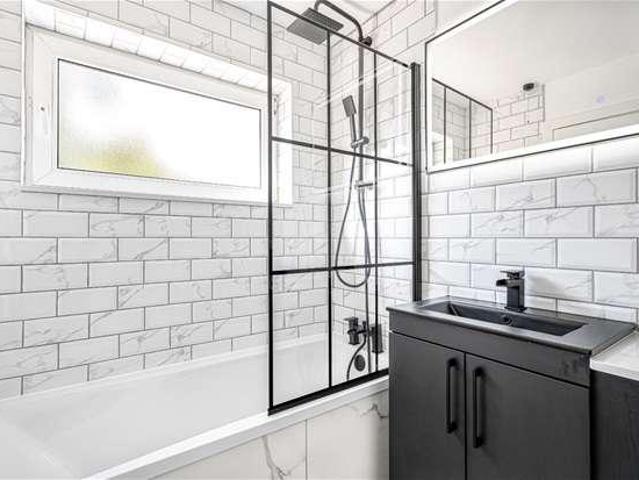 Flat for sale in St Albans, Five Acres