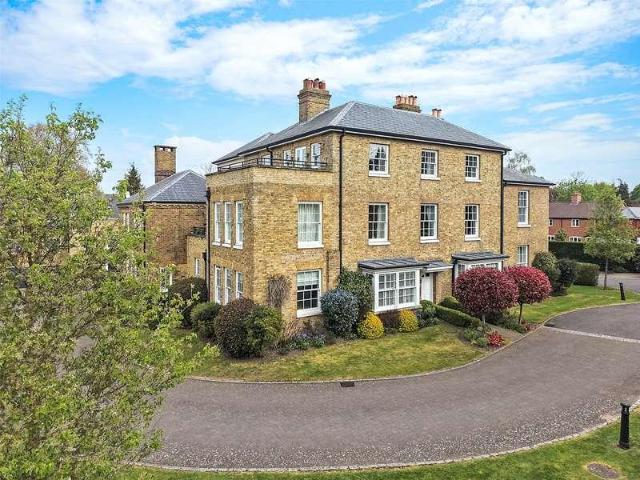 Flat for sale in Westborough, Surrey