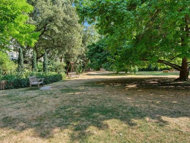 Flat for sale in Royal Borough of Kensington and Chelsea, Greater London