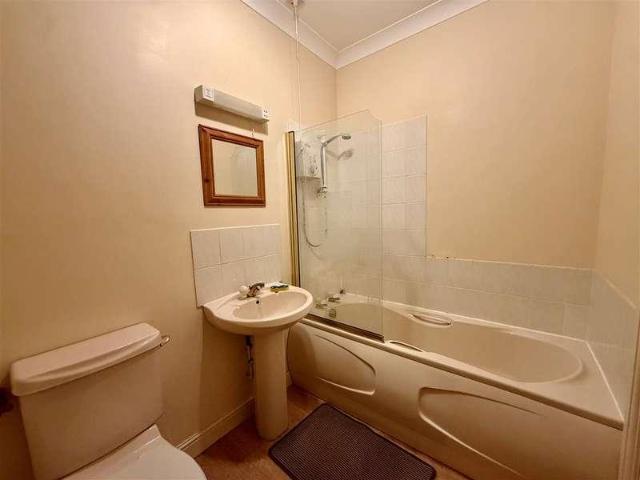 Flat for sale in South Cliff, Kepwick
