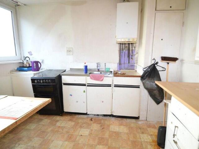 Flat for sale in Glyndon, Greater London
