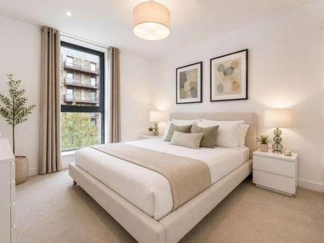 Flat for sale in Silvertown, Greater London