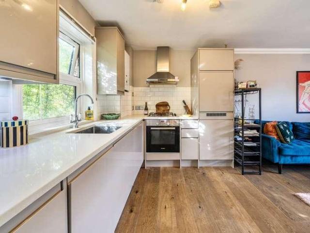 Flat for sale in Myatt's Fields, Greater London