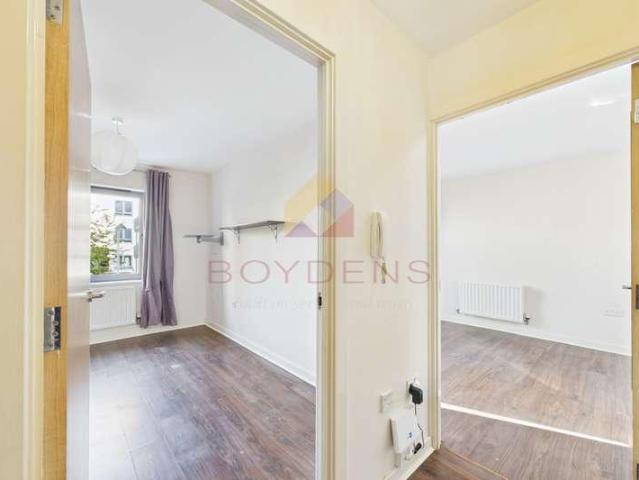 Flat for sale in Hythe, Colchester