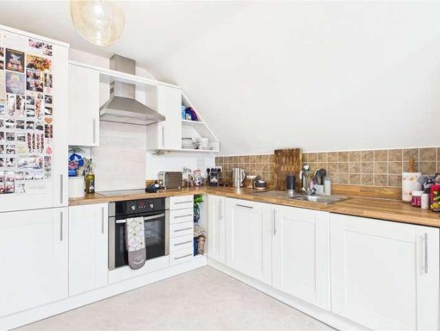 Flat for sale in Thatcham, West Berkshire