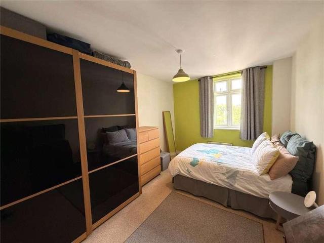 Flat for sale in Aldershot, Hampshire