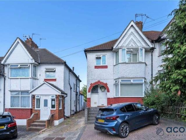 Flat for sale in Kingsbury, Greater London