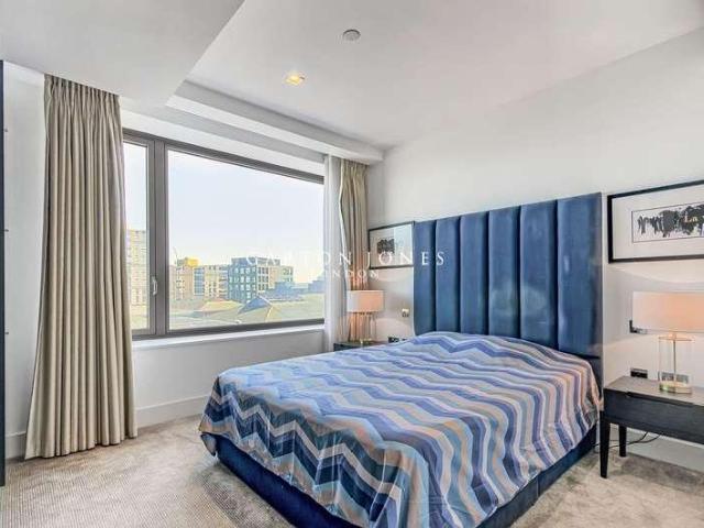 Flat for sale in Vauxhall, Greater London