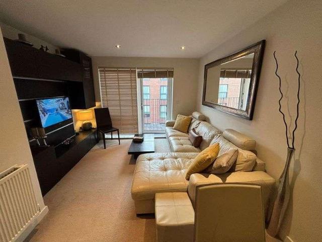 Flat for sale in Little Stanmore, Greater London