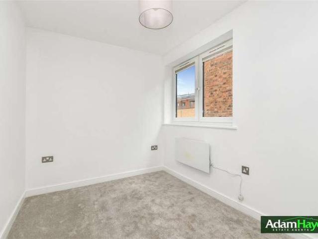 Flat for sale in North Finchley, Greater London