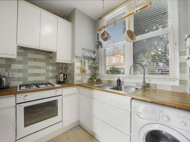 Flat for sale in London Borough of Lewisham, Brockley