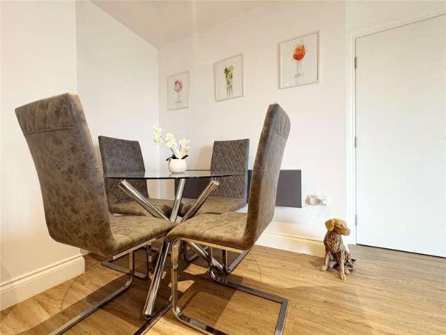 Flat for sale in Key Street, Suffolk