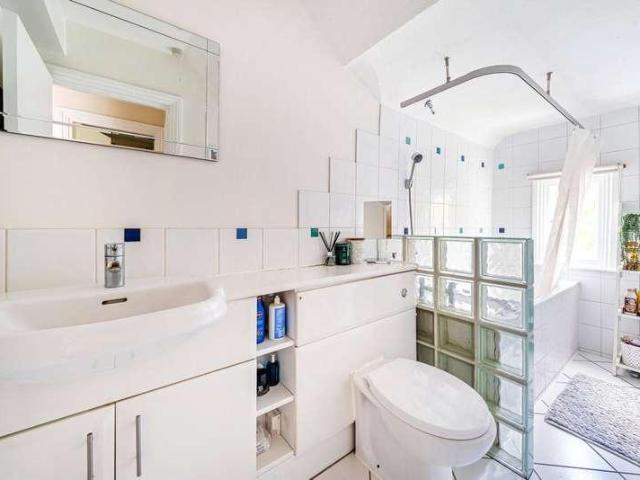 Flat for sale in Royal Borough of Kingston upon Thames, Greater London