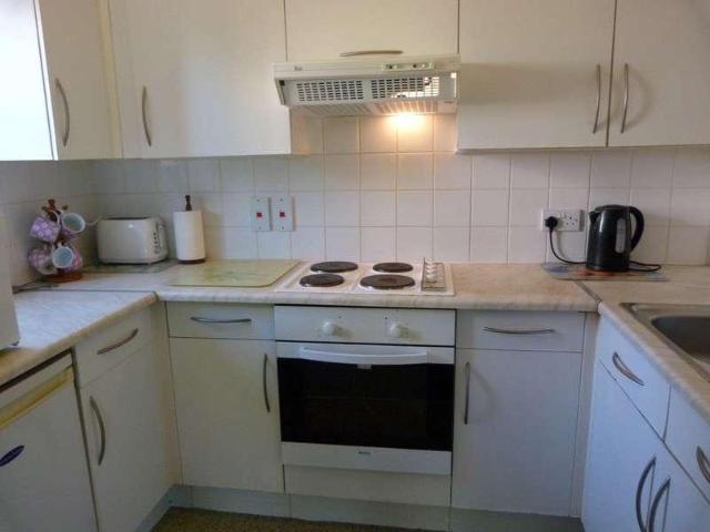Flat for sale in Bromstone, Acol