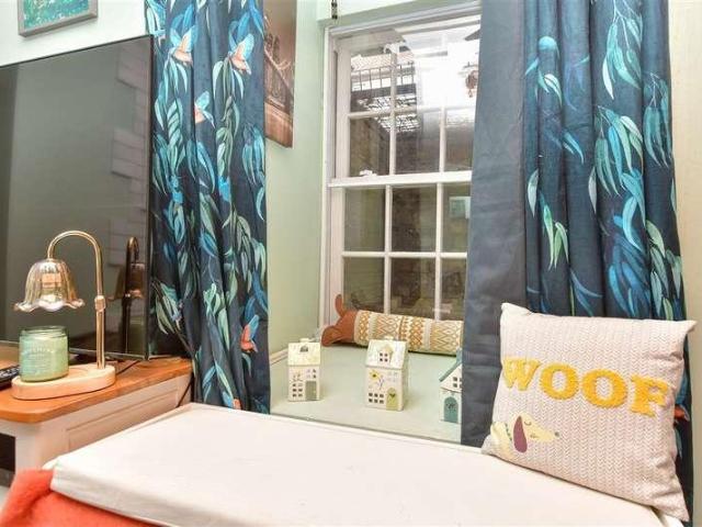 Flat for sale in Oad Street, Kent