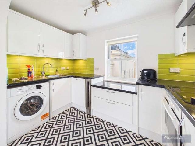 Flat for sale in Surbiton, Greater London