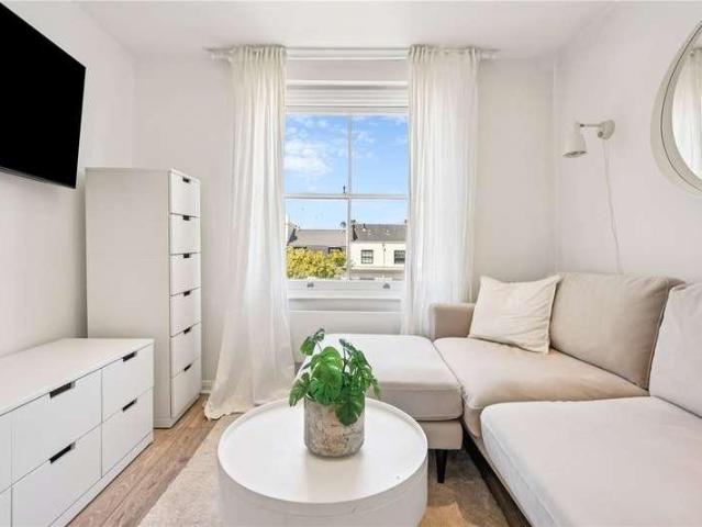 Flat for sale in Bayswater, Greater London