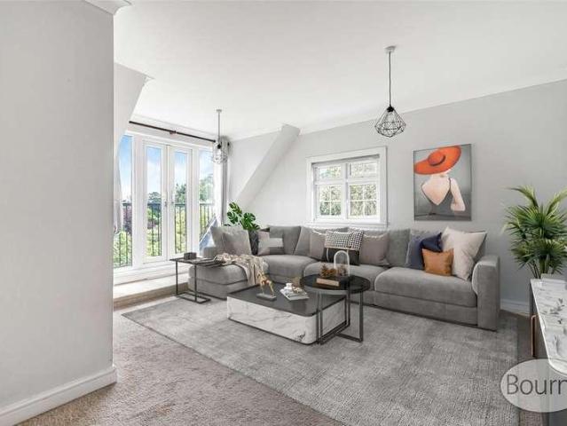 Flat for sale in Woking, Surrey