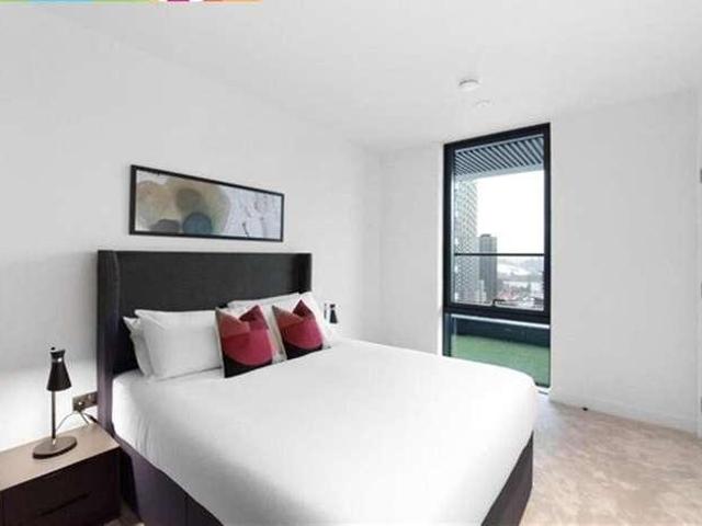 Flat for sale in Canary Wharf, Greater London
